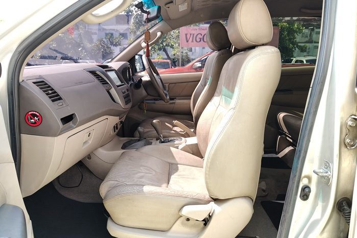 TOYOTA 4WD 2006 3.0V AT FORTUNER SILVER  7011 full