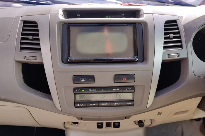 TOYOTA 4WD 2006 3.0V AT FORTUNER SILVER  7011 full