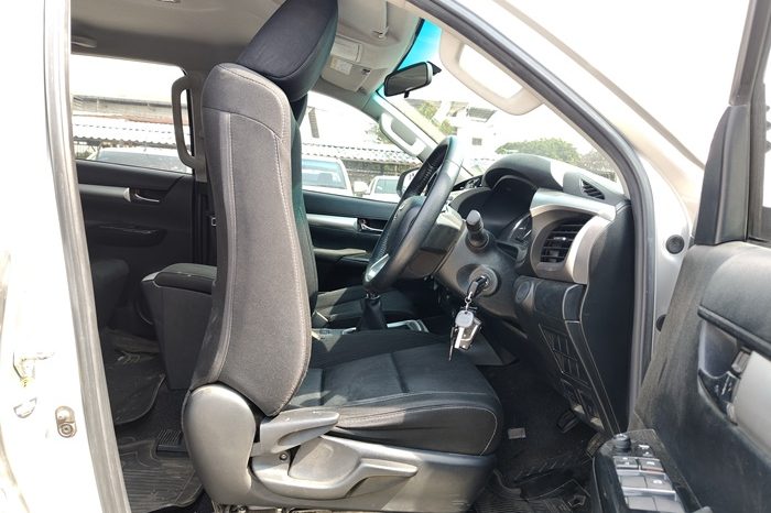 REVO 4WD 2021 2.4 MID MT DOUBLE CAB SILVER  5483 full