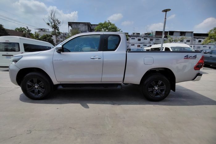 REVO 4WD 2021 2.4 MID MT SMART CAB SILVER  6005 full