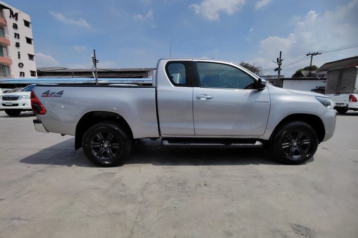 REVO 4WD 2021 2.4 MID MT SMART CAB SILVER  6005 full