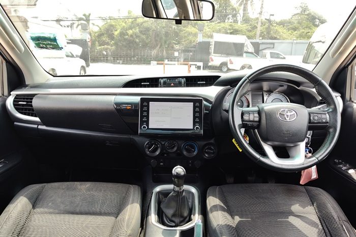 REVO 4WD 2021 2.4 MID MT SMART CAB SILVER  6005 full