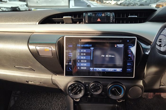 REVO PRE 2020 2.4E AT DOUBLE CAB WHITE  580 full