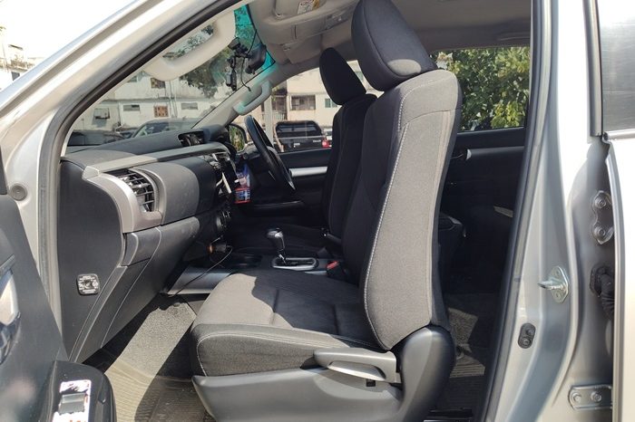 REVO PRE 2020 2.4E AT DOUBLE CAB SILVER  9059 full