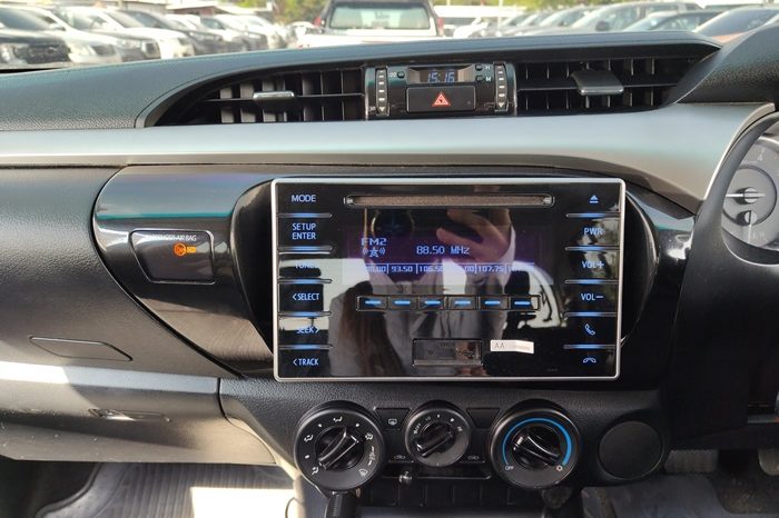 REVO PRE 2020 2.4E AT DOUBLE CAB SILVER  9059 full