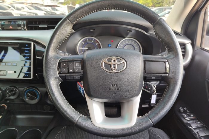REVO PRE 2020 2.4E AT DOUBLE CAB SILVER  9059 full