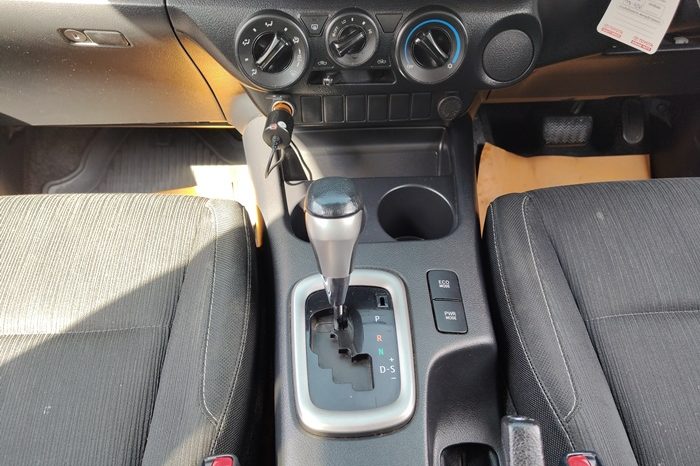 REVO PRE 2020 2.4E AT DOUBLE CAB SILVER  9061 full