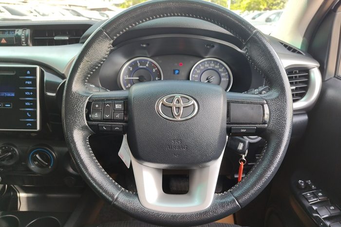 REVO PRE 2020 2.4E AT DOUBLE CAB SILVER  9061 full
