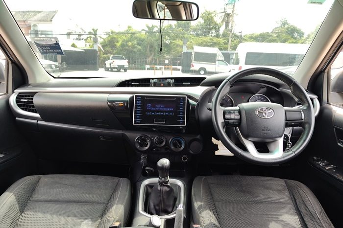 REVO 2WD 2020 2.4E MT SMART CAB SILVER  9735 full