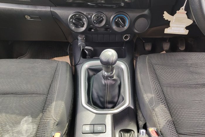REVO 2WD 2020 2.4E MT SMART CAB SILVER  9735 full