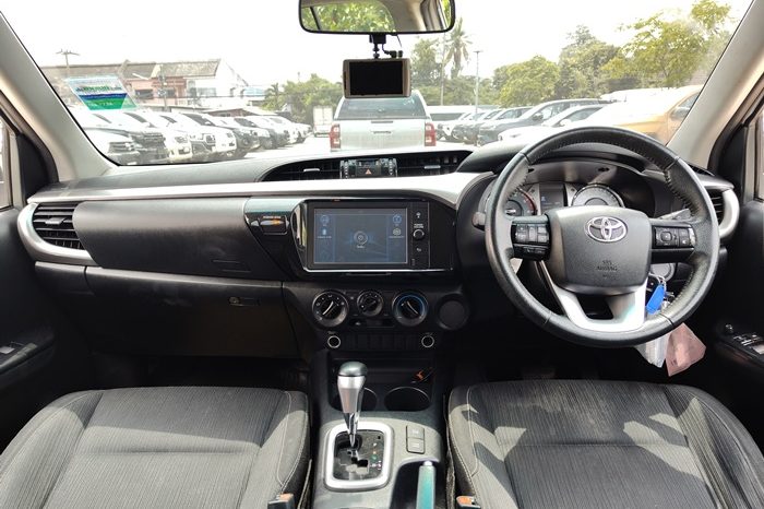 REVO 2WD 2021 2.4 MID AT DOUBLE CAB WHITE  5134 full
