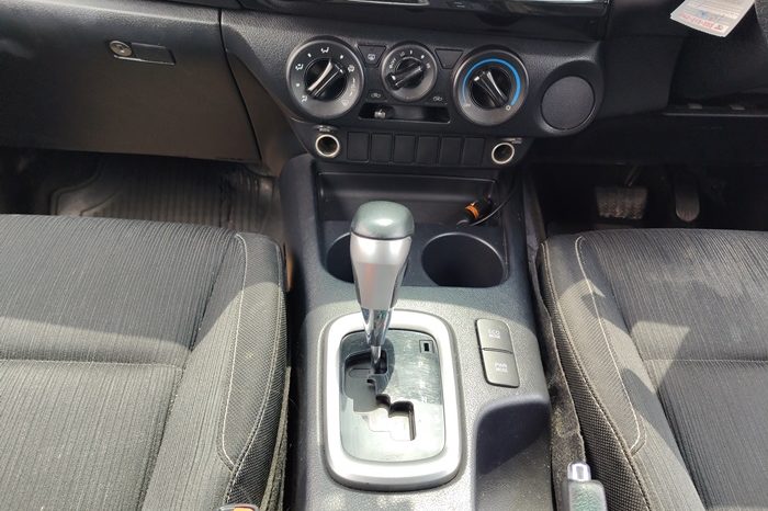 REVO 2WD 2021 2.4 MID AT DOUBLE CAB WHITE  5134 full