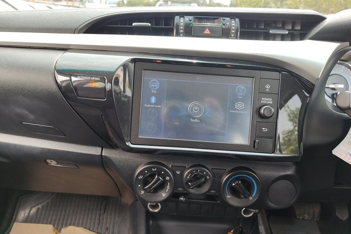 REVO 2WD 2021 2.4 MID AT DOUBLE CAB WHITE  5134 full