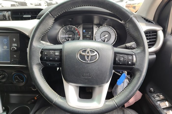 REVO 2WD 2021 2.4 MID AT DOUBLE CAB WHITE  5134 full