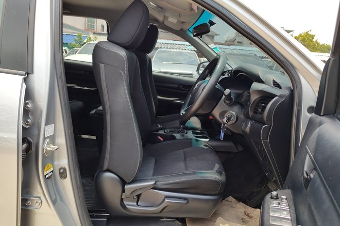 REVO 2WD 2019 2.4J AT DOUBLE CAB SILVER  4038 full