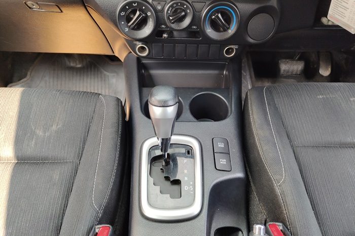 REVO 2WD 2020 2.4 MID AT DOUBLE CAB WHITE  1721 full