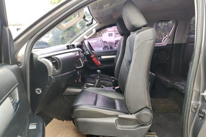 REVO 4WD 2022 2.4 MID MT SMART CAB DARK GREY  3055 full