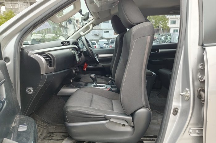 REVO PRE 2021 2.4 ENTRY AT DOUBLE CAB SILVER  2152 full