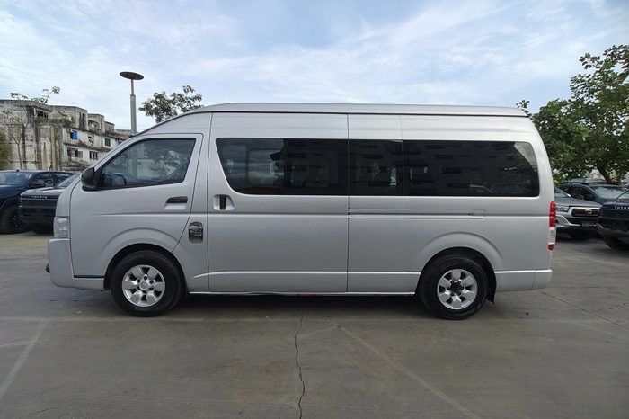 TOYOTA 2WD 2019 3.0 MT COMMUTER SILVER  3128 full