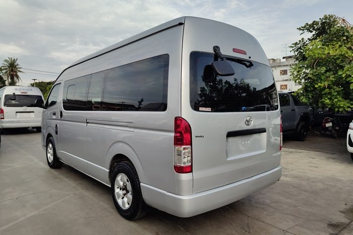 TOYOTA 2WD 2019 3.0 MT COMMUTER SILVER  3128 full