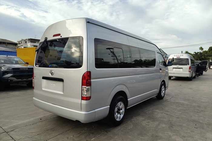 TOYOTA 2WD 2019 3.0 MT COMMUTER SILVER  3128 full