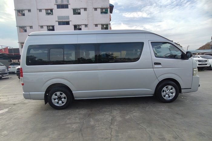 TOYOTA 2WD 2019 3.0 MT COMMUTER SILVER  3128 full