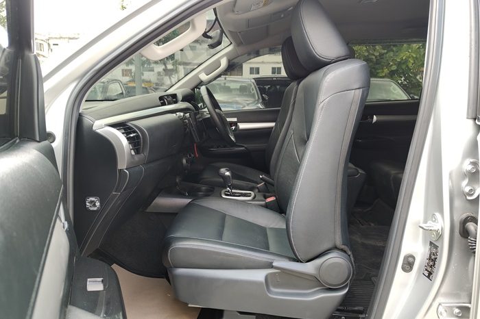 REVO PRE 2024 2.4 MID AT DOUBLE CAB SILVER  5430 full