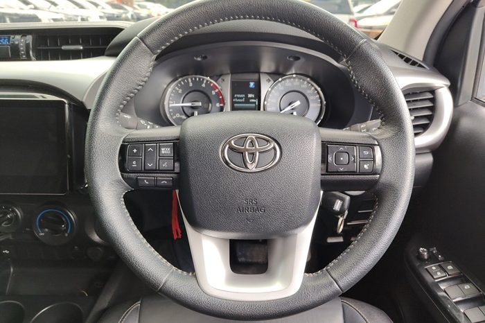 REVO PRE 2024 2.4 MID AT DOUBLE CAB SILVER  5430 full