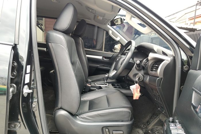REVO PRE 2022 2.4 MID AT DOUBLE CAB BLACK  3402 full