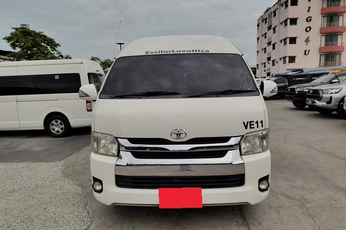 TOYOTA 2WD 2017 3.0 MT COMMUTER WHITE  2052 full
