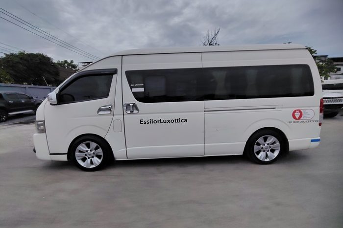TOYOTA 2WD 2017 3.0 MT COMMUTER WHITE  2052 full