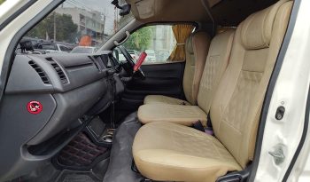 TOYOTA 2WD 2017 3.0 MT COMMUTER WHITE  2052 full