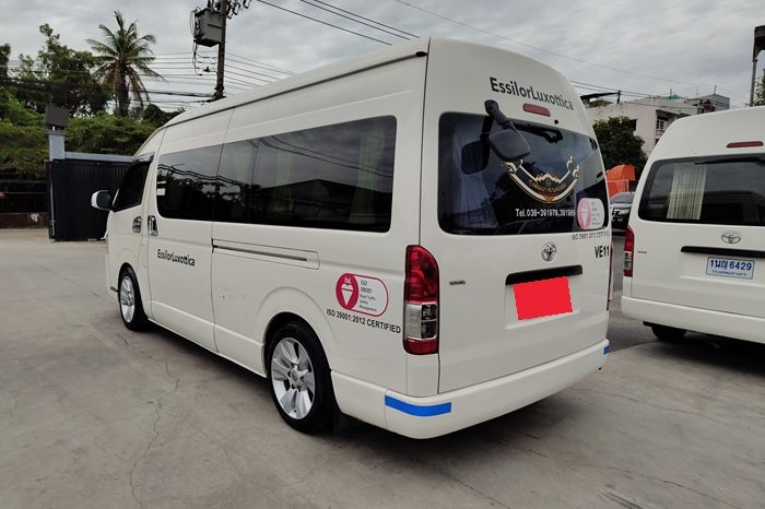 TOYOTA 2WD 2017 3.0 MT COMMUTER WHITE  2052 full