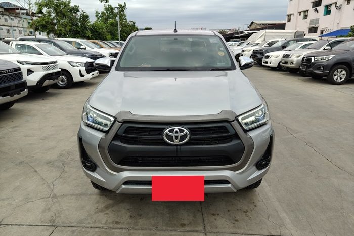 REVO 4WD 2020 2.4 MID MT DOUBLE CAB SILVER  5400 full