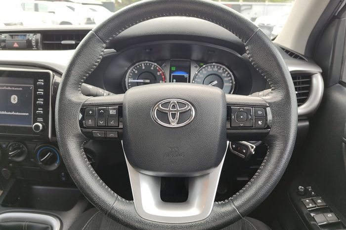 REVO 4WD 2020 2.4 MID MT DOUBLE CAB SILVER  5400 full