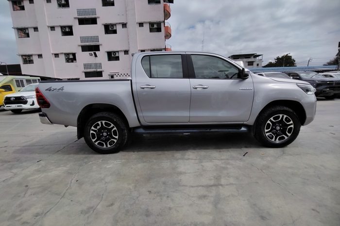 REVO 4WD 2021 2.4 MID MT DOUBLE CAB SILVER  3966 full