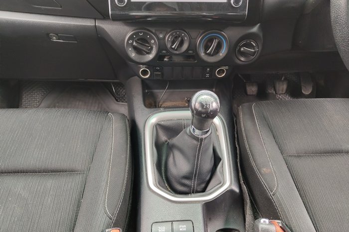 REVO 4WD 2021 2.4 MID MT DOUBLE CAB SILVER  3966 full