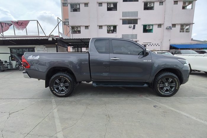 REVO 4WD 2022 2.4 MID MT SMART CAB DARK GREY  9433 full