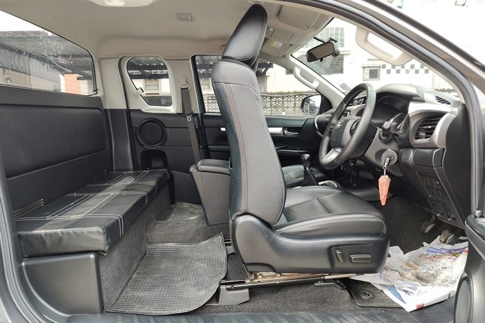 REVO 4WD 2022 2.4 MID MT SMART CAB DARK GREY  9433 full