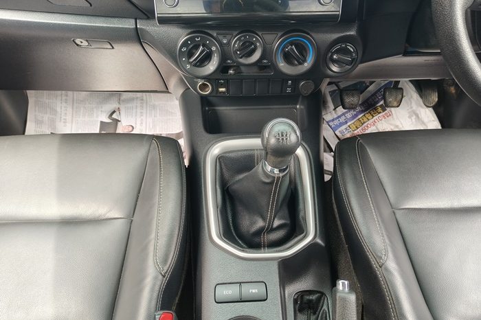 REVO 4WD 2022 2.4 MID MT SMART CAB DARK GREY  9433 full