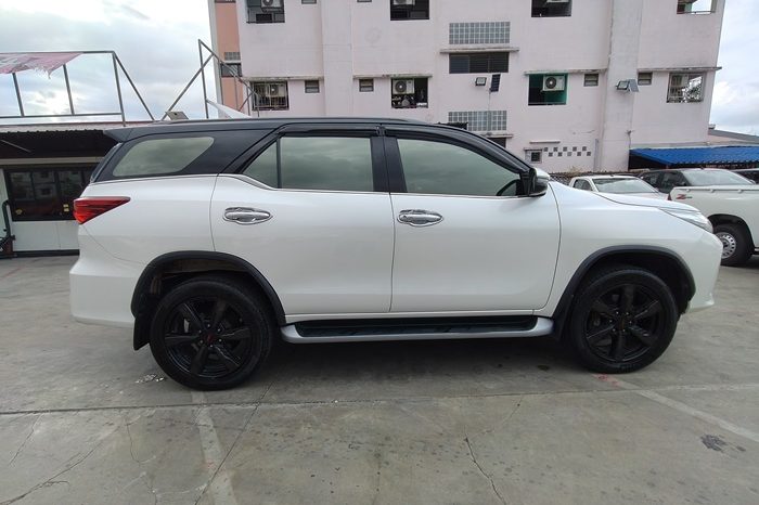 TOYOTA 4WD 2018 2.8V AT FORTUNER WHITE  5729 full