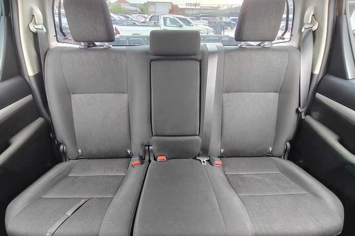 REVO PRE 2020 2.4 ENTRY AT DOUBLE CAB SILVER  3207 full