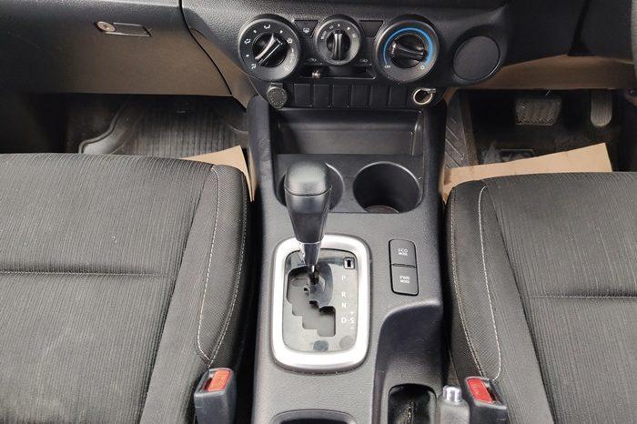 REVO PRE 2020 2.4 ENTRY AT DOUBLE CAB SILVER  3207 full