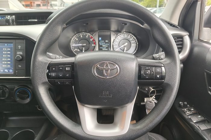 REVO PRE 2020 2.4 ENTRY AT DOUBLE CAB SILVER  3207 full