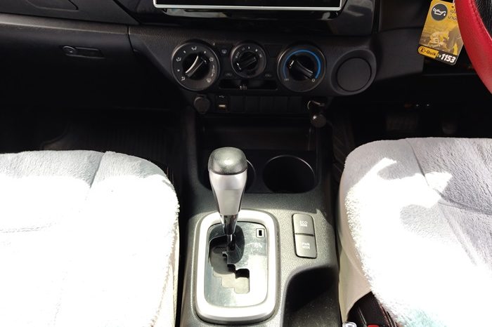 REVO PRE 2020 2.4E AT DOUBLE CAB WHITE  62388 full