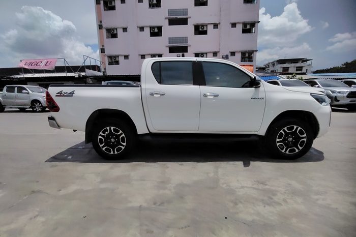 REVO 4WD 2022 2.4 MID MT DOUBLE CAB WHITE  4438 full