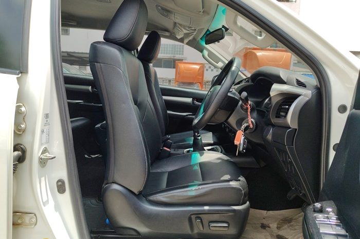 REVO 4WD 2022 2.4 MID MT DOUBLE CAB WHITE  4438 full
