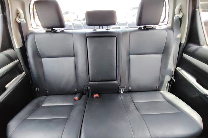 REVO 4WD 2022 2.4 MID MT DOUBLE CAB WHITE  4438 full