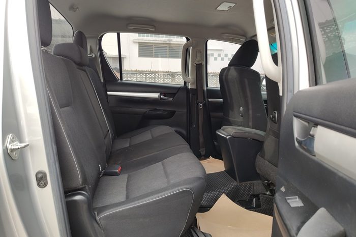 REVO 4WD 2020 2.4 MID MT DOUBLE CAB SILVER  5974 full