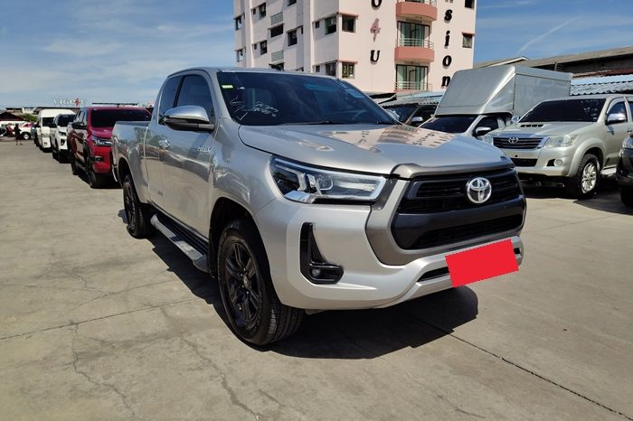 REVO 4WD 2021 2.4 MID MT SMART CAB SILVER  4250 full